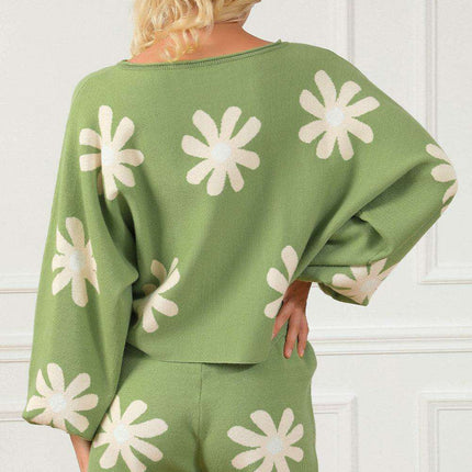 Elegant Floral Two-Piece Set with Stylish Bubble Sleeve Sweater and Comfortable Shorts