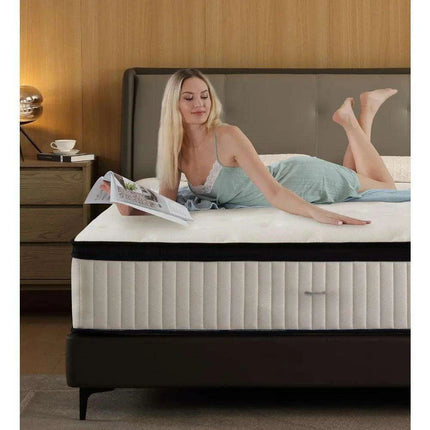 14-Inch King Hybrid Memory Foam Mattress with Pocketed Springs for Luxurious Sleep..