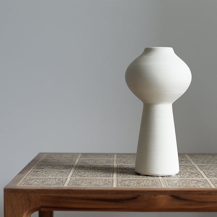Chinese Style White Ceramic Vase With Elegant Hong Pattern For Living Room