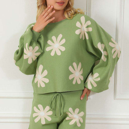 Elegant Floral Two-Piece Set with Stylish Bubble Sleeve Sweater and Comfortable Shorts
