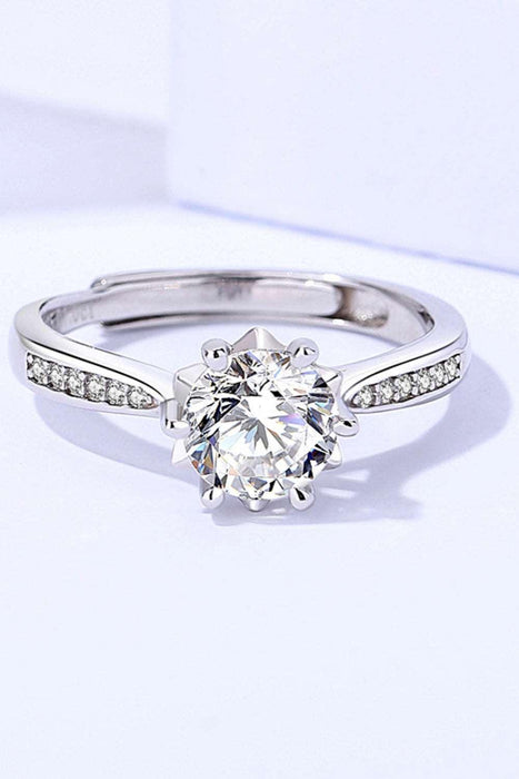 Luxurious 6-Prong Moissanite Ring Set with Elegant Presentation