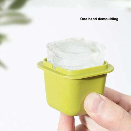 6-Pack Versatile Silicone Ice Cube Trays for Stylish Drink Chilling - Très Elite