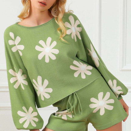 Elegant Floral Two-Piece Set with Stylish Bubble Sleeve Sweater and Comfortable Shorts