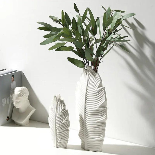 Elegant Leaf-Design Ceramic Vase: A Must-Have for Chic Home and Office Decor