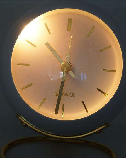 Nordic Elegance: Silent Alarm Clock with Chic Metal Design for Modern Workspaces