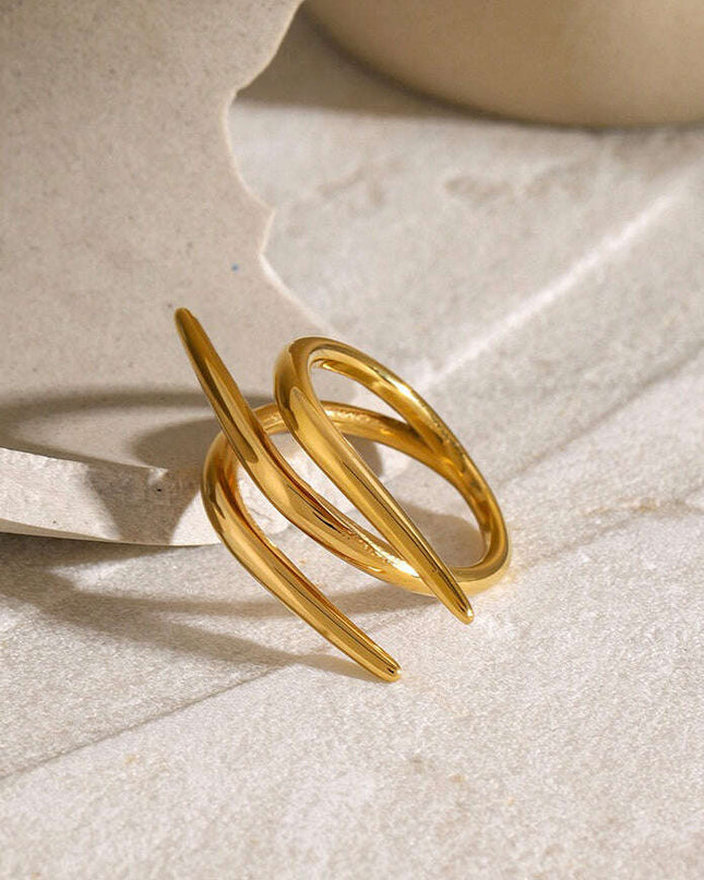 18K Gold Cross Design Ring with Simple Line Accents