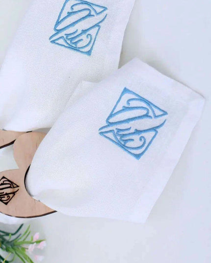 Customizable Monogrammed Linen Napkin Set - Sophisticated Elegance for Home and Gifting