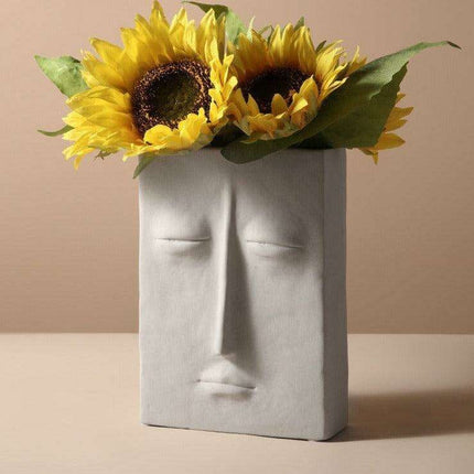 Abstract Beauty: Handcrafted Porcelain Vase with Geometric Charm - Très Elite