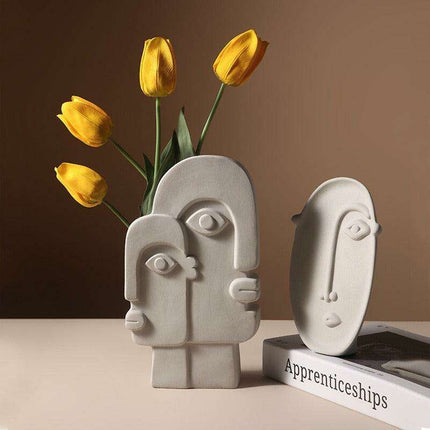 Abstract Beauty: Handcrafted Porcelain Vase with Geometric Charm - Très Elite
