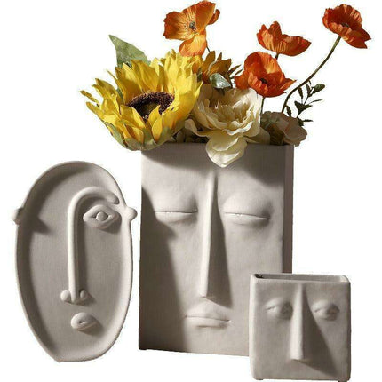 Abstract Beauty: Handcrafted Porcelain Vase with Geometric Charm - Très Elite