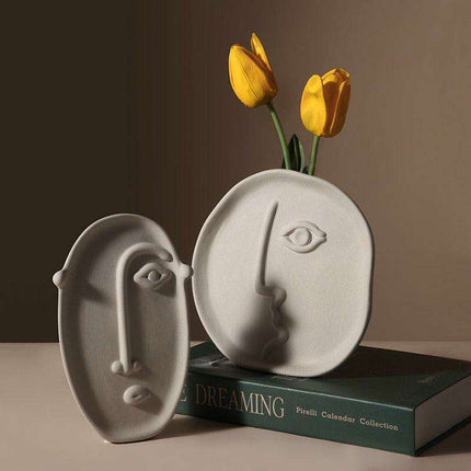 Abstract Beauty: Handcrafted Porcelain Vase with Geometric Charm - Très Elite