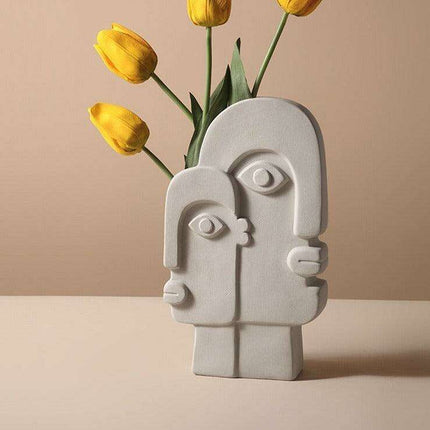 Abstract Beauty: Handcrafted Porcelain Vase with Geometric Charm - Très Elite