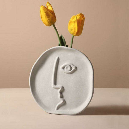 Abstract Beauty: Handcrafted Porcelain Vase with Geometric Charm - Très Elite
