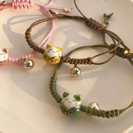 Adjustable Maneki Neko Charm Bracelet - The Perfect Gift for Cat Enthusiasts - Très Elite