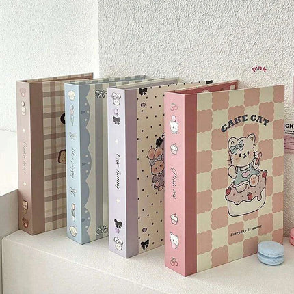 Adorable A5 Kawaii Biscuit Bear Photocard Organizer with Protective Dust Cover for Kpop Enthusiasts - Très Elite