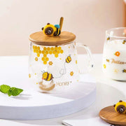 Adorable Bee-Themed Ceramic Cup with Lid – 400ml Whimsical Coffee & Tea Mug for Breakfast and Celebrations - Très Elite