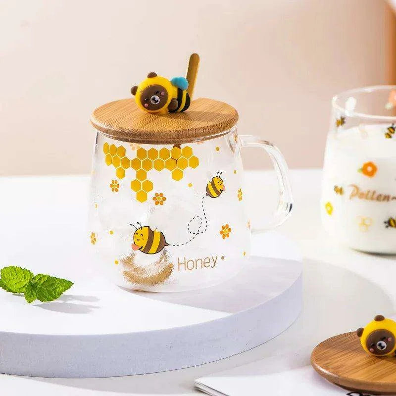 Adorable Bee-Themed Ceramic Cup with Lid – 400ml Whimsical Coffee & Tea Mug for Breakfast and Celebrations - Très Elite