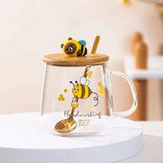 Adorable Bee-Themed Ceramic Cup with Lid – 400ml Whimsical Coffee & Tea Mug for Breakfast and Celebrations - Très Elite