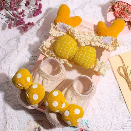 Adorable Polka Dot Bowknot Headband and Lace Flower Socks Ensemble for Stylish Little Ones - Très Elite