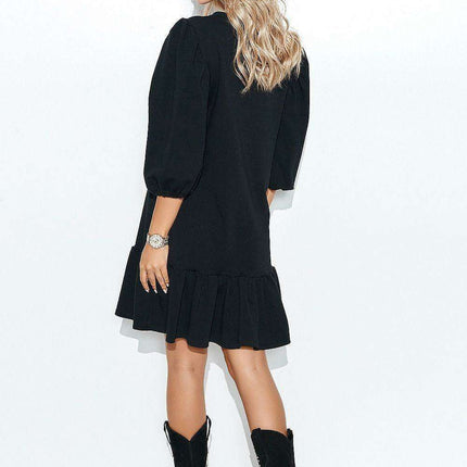 Airy Knit Day Dress with Elegant Applique Detail - Très Elite