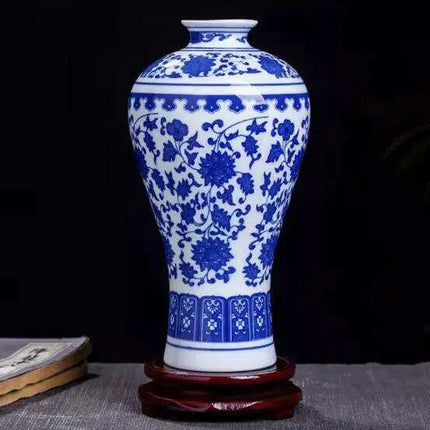 Antique Chinese Ceramic Vase with Intricate Animal Motif - Timeless Charm..
