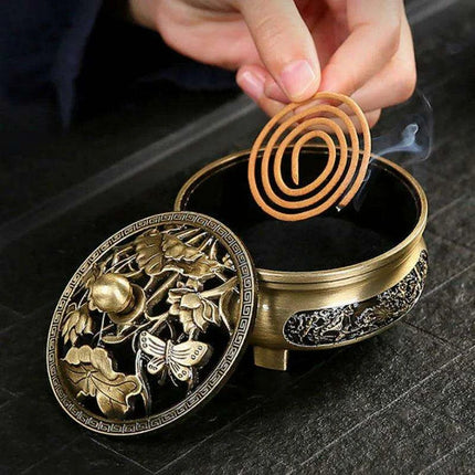 Antique Hollow Copper Incense Burner with Three Legs - Elegant Zen Decor for Home and Yoga Spaces - Très Elite