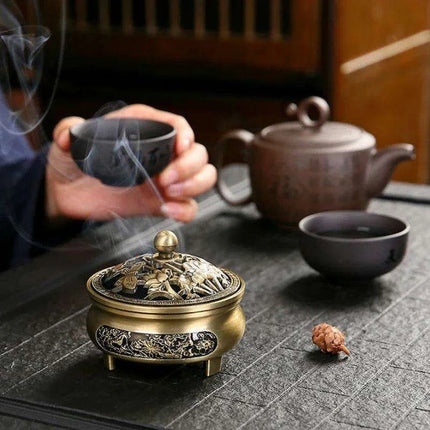 Antique Hollow Copper Incense Burner with Three Legs - Elegant Zen Decor for Home and Yoga Spaces - Très Elite