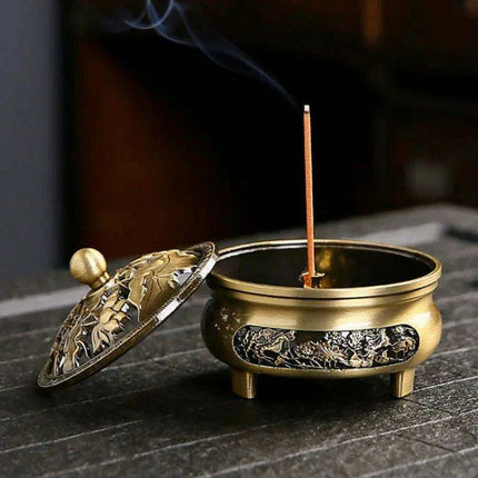 Antique Hollow Copper Incense Burner with Three Legs - Elegant Zen Decor for Home and Yoga Spaces - Très Elite