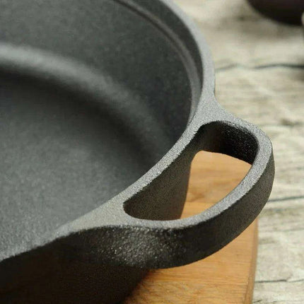 Artisan Double Handle Cast Iron Wok Pan for Versatile Cooking - Très Elite