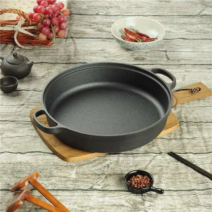 Artisan Double Handle Cast Iron Wok Pan for Versatile Cooking - Très Elite