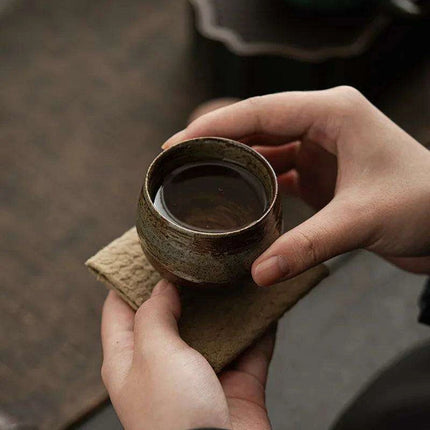 Artisan Japanese Stoneware Tea Cups for Authentic Kung Fu Tea Ceremonies - Très Elite