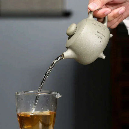 Artisan Yixing Purple Clay 200ml Teapot - A Collector's Essential for Tea Enthusiasts - Très Elite