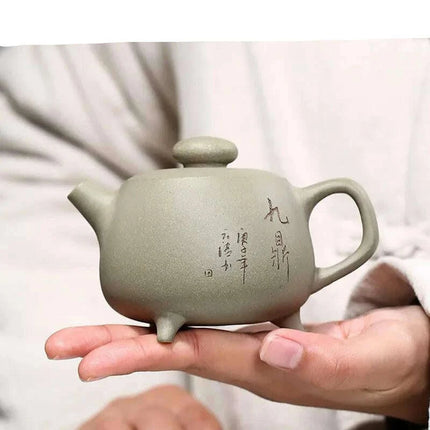 Artisan Yixing Purple Clay 200ml Teapot - A Collector's Essential for Tea Enthusiasts - Très Elite