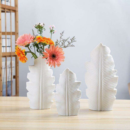 Artistic Scandinavian Porcelain Vase with Unique Floral Glaze - Très Elite