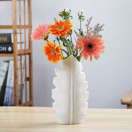 Artistic Scandinavian Porcelain Vase with Unique Floral Glaze - Très Elite