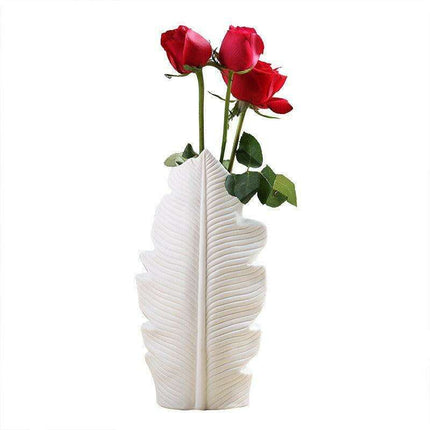 Artistic Scandinavian Porcelain Vase with Unique Floral Glaze - Très Elite