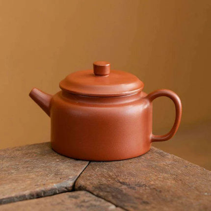 Authentic Artisan Yixing Purple Clay Teapot with Built-In Strainer for a Premium Puer Tea Experience - Très Elite
