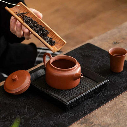 Authentic Artisan Yixing Purple Clay Teapot with Built-In Strainer for a Premium Puer Tea Experience - Très Elite