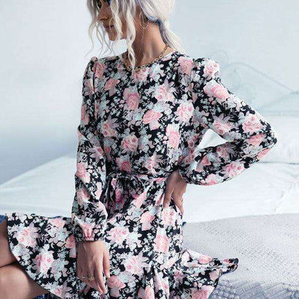Autumn Chic: Women's Long Sleeve Dress with Short Skirt - Très Elite