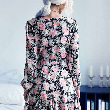 Autumn Chic: Women's Long Sleeve Dress with Short Skirt - Très Elite