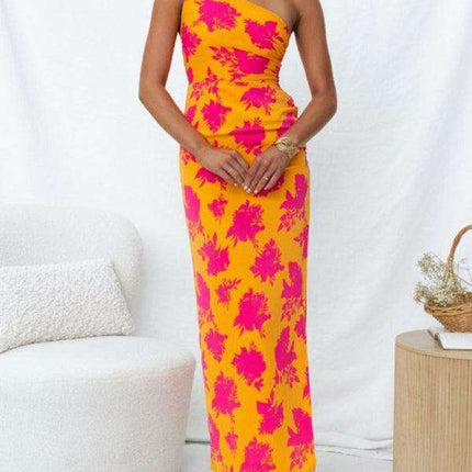 Bohemian Chic Backless Floral Maxi Dress with Slouchy Shoulders and Side Slits - Très Elite