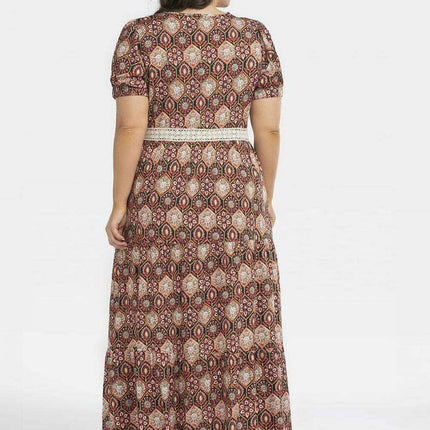 Bohemian Elegance: Curvy Flora Lace Viscose Dress for Summer Adventures - Très Elite