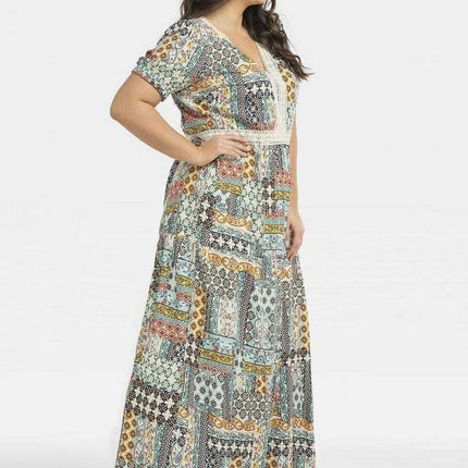Bohemian Elegance: Curvy Flora Lace Viscose Dress for Summer Adventures - Très Elite