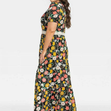 Bohemian Elegance: Curvy Flora Lace Viscose Dress for Summer Adventures - Très Elite