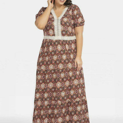Bohemian Elegance: Curvy Flora Lace Viscose Dress for Summer Adventures