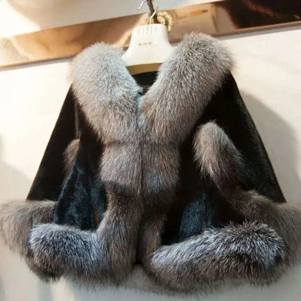 Bohemian Elegance Faux Fur Poncho - Cozy Winter Cape - Très Elite
