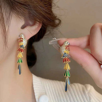 Bold Vintage-Inspired Tassel Earrings - A Must-Have Statement Piece for Fashion Enthusiasts - Très Elite
