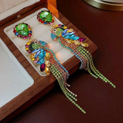 Bold Vintage-Inspired Tassel Earrings - A Must-Have Statement Piece for Fashion Enthusiasts - Très Elite