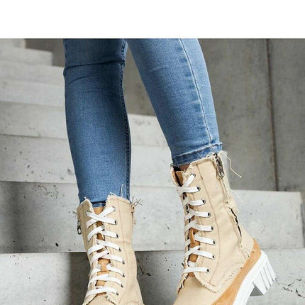 Boots model 204831 - Très Elite
