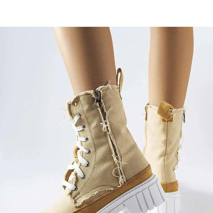 Boots model 204831 - Très Elite